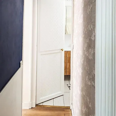 Apartment Typiquement Parisien Proche De Gare Du Nord